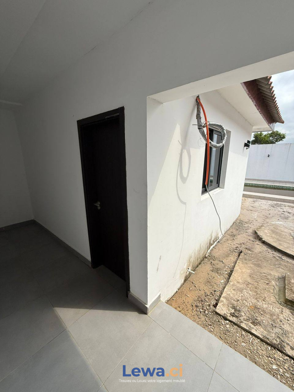 VILLA HAUT STANDING EN VENTE A BASSAM
