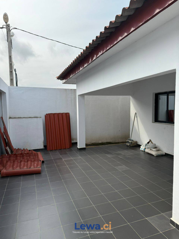 VILLA HAUT STANDING EN VENTE A BASSAM