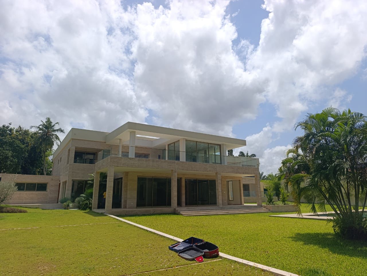 A LOUER - VILLA DUPLEX MODERNE 13 PIÈCES 3 025 m² - RIVIERA GOLF (PROCHE AMBASSADE DES USA)