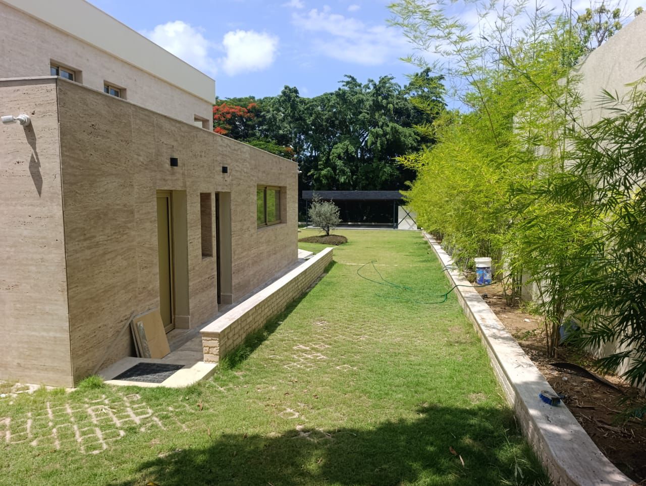 A LOUER - VILLA DUPLEX MODERNE 13 PIÈCES 3 025 m² - RIVIERA GOLF (PROCHE AMBASSADE DES USA)