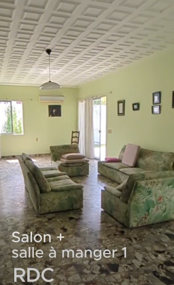 Villa Duplex 8 pièces avec grand jardin et dépendance, située à Cocody Danga
