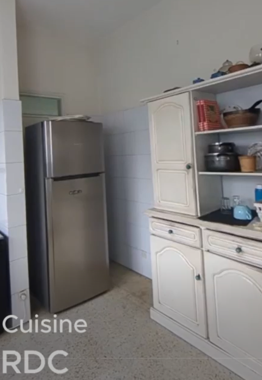 Villa Duplex 8 pièces avec grand jardin et dépendance, située à Cocody Danga