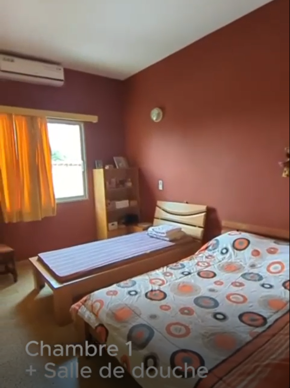 Villa Duplex 8 pièces avec grand jardin et dépendance, située à Cocody Danga