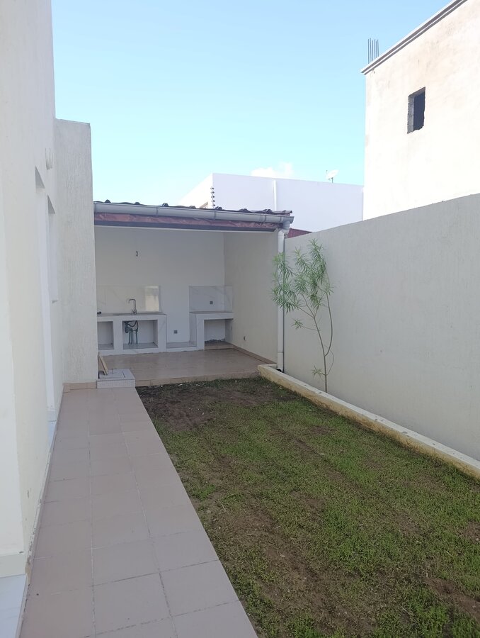 Villa Duplex 5 Pièces à Louer — Grand-Bassam Modeste